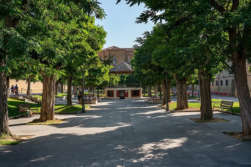 plaza florida turismocasalarreina.com